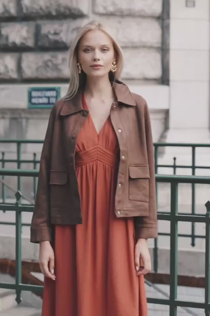 Veste courte femme Maud marron suedine maelle studio paris video